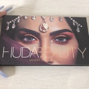Huda Beauty Desert Dusk Palette